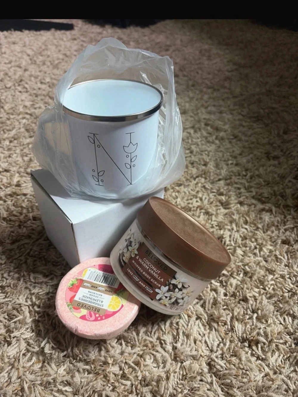 Coconut & Vanilla Body Scrub - White cup